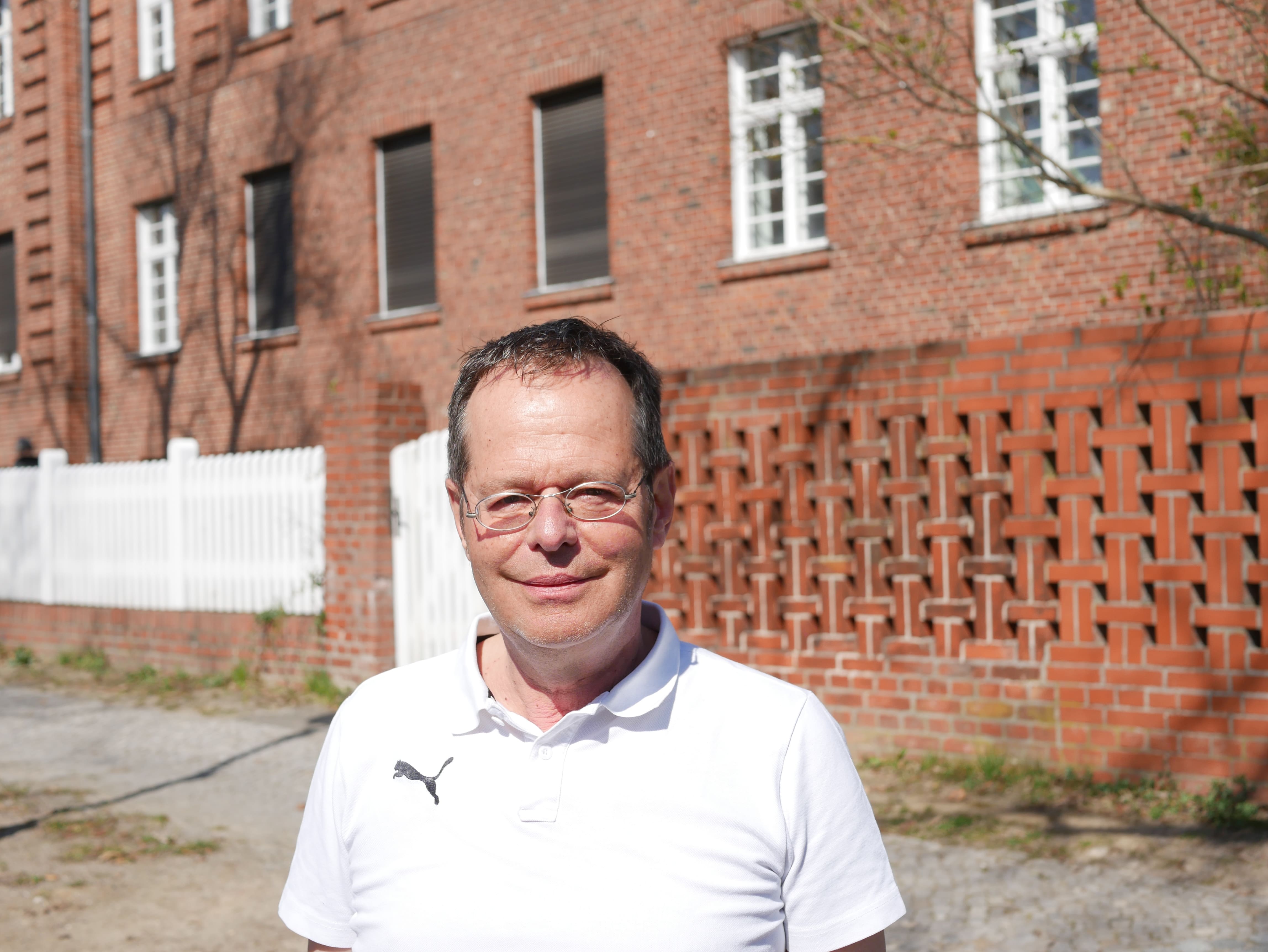 Martin Mäder bei einem Hausbesuch